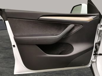 Tesla Model Y SUV RWD (346 ps) - HEATED STEERING - BLIND SPOT ASSIST - WIFI