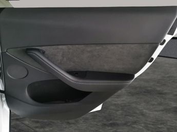 Tesla Model Y SUV RWD (346 ps) - NAV - LEATHER - HEATED STEERING