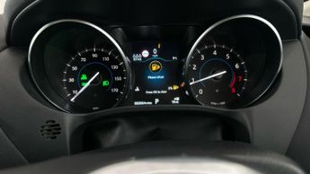 Jaguar F-PACE 2.0 P250i Portfolio AWD (250 ps) - BLUETOOTH - PADDLE SHIFT