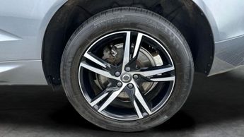 Volvo XC60 2.0h T8 Twin Engine 10.4kWh R-Design Plug-in AWD (390 ps) - B PI