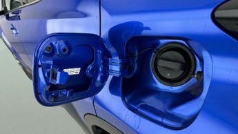 Toyota C-HR 1.8 VVT-h GPF Design CVT (122 ps) - REVERSE CAM - NAV - HEATED S