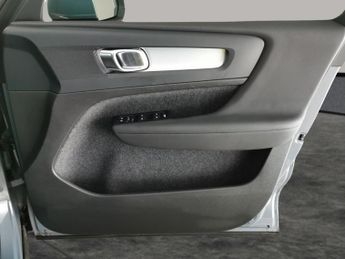 Volvo XC40 1.5h T4 Recharge 10.7kWh Core Plug-in (211 ps) - CARPLAY - PARK 