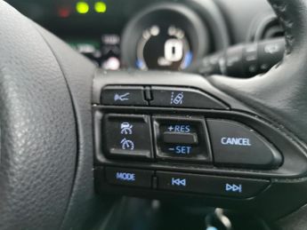 Toyota Yaris 1.5 VVT-h Design E-CVT (116 ps) - BLUETOOTH - DRIVING MODES