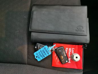 Toyota Yaris 1.5 VVT-h Design E-CVT (116 ps) - BLUETOOTH - DRIVING MODES