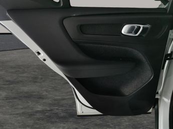 Volvo XC40 Recharge 69kWh Ultimate (231 ps) - ADAPT CRUISE - HK AUDIO - CAR