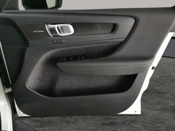 Volvo XC40 Recharge 69kWh Ultimate (231 ps) - ADAPT CRUISE - HK AUDIO - CAR