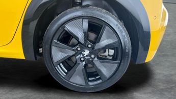 Peugeot E-208 50kWh GT (136 ps) - LED - REVERSE CAM - NAV