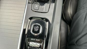 Volvo XC60 2.0h T8 Twin Engine 10.4kWh R-Design Plug-in AWD (390 ps) - B PI