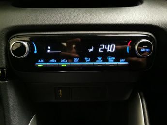 Toyota Yaris 1.5 VVT-h Icon E-CVT (116 ps) - BLUETOOTH - AIR CON - AUTO HEADL