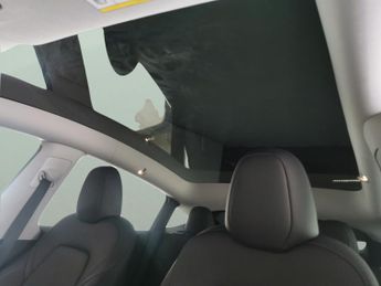 Tesla Model Y SUV RWD (346 ps) - NAV - LEATHER - HEATED STEERING