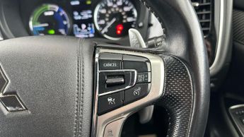 Mitsubishi Outlander 2.4h TwinMotor 13.8kWh Dynamic Safety Plug-in CVT 4WD (224 ps) -