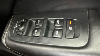 Volvo XC60 2.0h T8 Twin Engine 10.4kWh R-Design Plug-in AWD (390 ps) - SENS