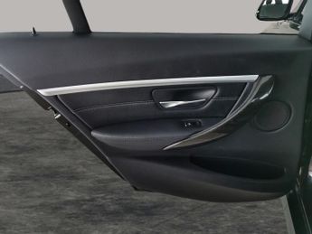 BMW 3 Series 2.0 330e 7.6kWh M Sport Plug-in (252 ps) - HUD - ADAPT CRUISE