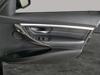 BMW 3 Series 2.0 330e 7.6kWh M Sport Plug-in (252 ps) - HUD - ADAPT CRUISE