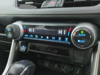 Toyota RAV4 2.5 VVT-h Design CVT (218 ps) - REVERSE CAM - NAV - HEATED STEER