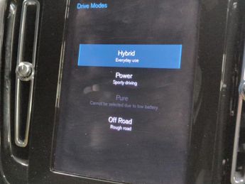 Volvo XC40 1.5h T4 Recharge 10.7kWh Core Plug-in (211 ps) - PARK ASSIST - L