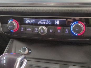 Audi Q3 1.5 TFSI CoD 35 Black Edition S Tronic (150 ps) - BLUETOOTH - CR