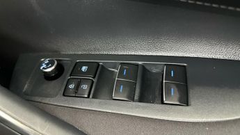 Toyota Corolla 1.8 VVT-h Icon Tech CVT (122 ps) - HEATED SEATS - LANE DEPARTURE