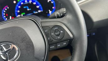 Toyota Corolla 1.8 VVT-h Icon Tech CVT (122 ps) - HEATED SEATS - LANE DEPARTURE