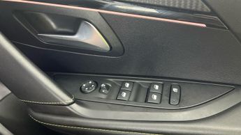 Peugeot E-208 50kWh GT (136 ps) - LED - REVERSE CAM - NAV