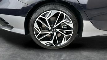 Hyundai Ioniq 6 77.4kWh Premium (228 ps) - HEATED STEERING - BLIND SPOT ASSIST