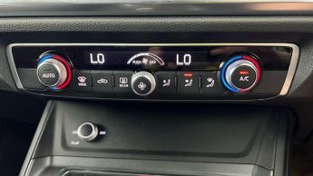 Audi Q3 2.0 TFSI 45 S line S Tronic quattro (230 ps) - BLIND SPOT ASSIST