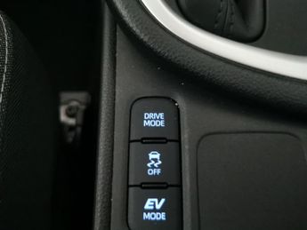 Toyota Yaris 1.5 VVT-h Icon E-CVT (116 ps) - LANE DEPARTURE  - BLUETOOTH - DR