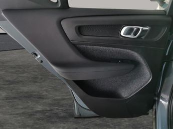 Volvo XC40 1.5h T4 Recharge 10.7kWh Core Plug-in (211 ps) - CARPLAY - PARK 