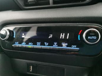 Toyota Yaris 1.5 VVT-h Design E-CVT (116 ps) - BLUETOOTH - DRIVING MODES