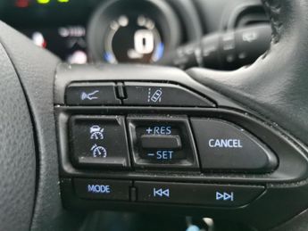 Toyota Yaris 1.5 VVT-h Design E-CVT (116 ps) - BLUETOOTH - DRIVING MODES