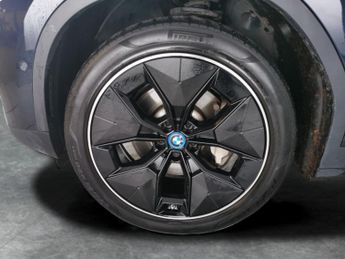 BMW iX3 80kWh Premier Edition (286 ps) - PARK ASSIST - REVERSE CAM - LEA