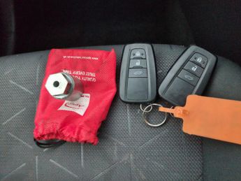 Toyota RAV4 2.5 VVT-h Design CVT (218 ps) - REVERSE CAM - NAV - HEATED STEER