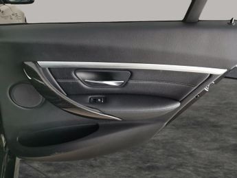 BMW 3 Series 2.0 330e 7.6kWh M Sport Plug-in (252 ps) - HUD - ADAPT CRUISE