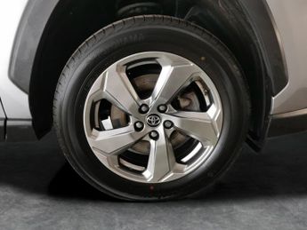 Toyota RAV4 2.5 VVT-h Design CVT (218 ps) - REVERSE CAM - NAV - HEATED STEER