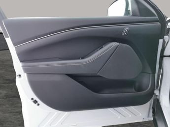 Ford Mustang Mach-e Standard Range 70kWh Automatic (269 ps) - REVERSE CAM - NAV