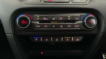 Kia Ceed 1.4 T-GDi First Edition DCT (138 bhp) - NAV - HEATED SEATS