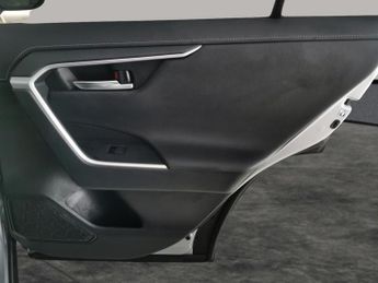 Toyota RAV4 2.5 VVT-h Design CVT (218 ps) - REVERSE CAM - NAV - HEATED STEER