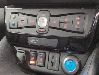 Nissan Leaf 39kWh Tekna (150 ps) - LED - REVERSE CAM - NAV