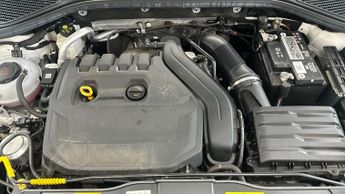 Volkswagen T-Roc 1.5 TSI EVO Active DSG (150 ps) - ADAPT CRUISE - NAV - CARPLAY