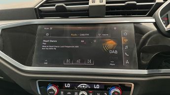 Audi Q3 2.0 TFSI 40 Sport S Tronic quattro (190 ps) - SPEED LIMIT RECOG