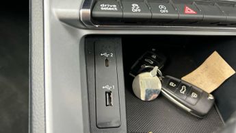 Audi Q3 2.0 TDI 35 Sport S Tronic (150 ps) - BLUETOOTH - CRUISE - SPEED 