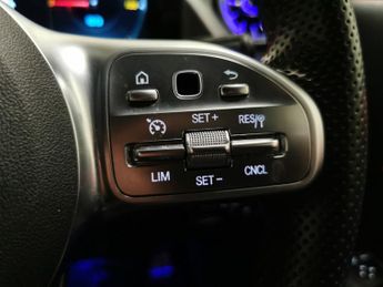 Mercedes-Benz EQA EQA 250 66.5kWh AMG Line (190 ps) - NAV - ADAPTIVE LIGHTS - MIRR