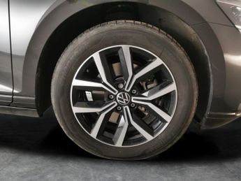 Volkswagen Passat 1.5 TSI EVO SEL DSG (150 ps) - HEATED SEATS - ELECTRIC SEATS - B