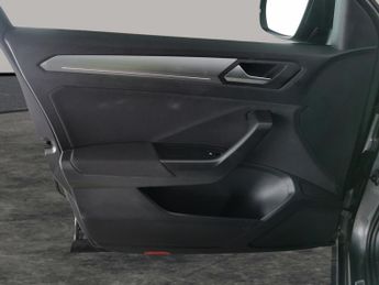 Volkswagen T-Roc 1.5 TSI EVO Active DSG (150 ps) - LED - HEATED SEATS - BLUETOOTH