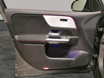 Mercedes-Benz EQA EQA 250 66.5kWh AMG Line (190 ps) - NAV - ADAPTIVE LIGHTS - MIRR