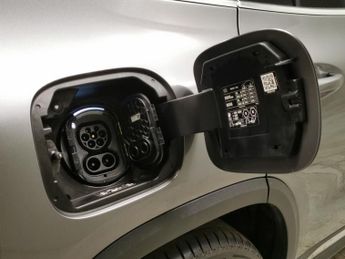 Mercedes-Benz EQA EQA 250 66.5kWh AMG Line (190 ps) - NAV - ADAPTIVE LIGHTS - MIRR