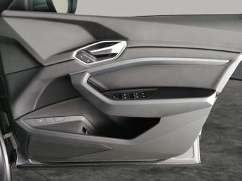 Audi e-tron 50 Technik quattro 71.2kWh (11kW Charger) (313 ps) - CARPLAY - L
