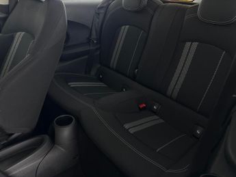 Mini Electric Hatch Cooper SE 32.6kWh Level 1 (184 ps) - CARPLAY - LED - NAV