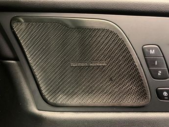 Volvo XC60 2.0 B5 MHEV Plus AWD (250 ps) - HK AUDIO - KEYLESS ENTRY - SURRO