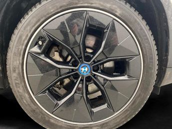 BMW iX3 80kWh Premier Edition Pro (286 ps) - HK AUDIO - DRIVING ASSISTAN